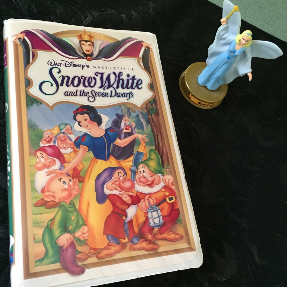 1994 SNOW WHITE AND 7 DWARFS VHS MASTERPIECE TAPE AND BLUE FAIRY 2002 FIGURINE